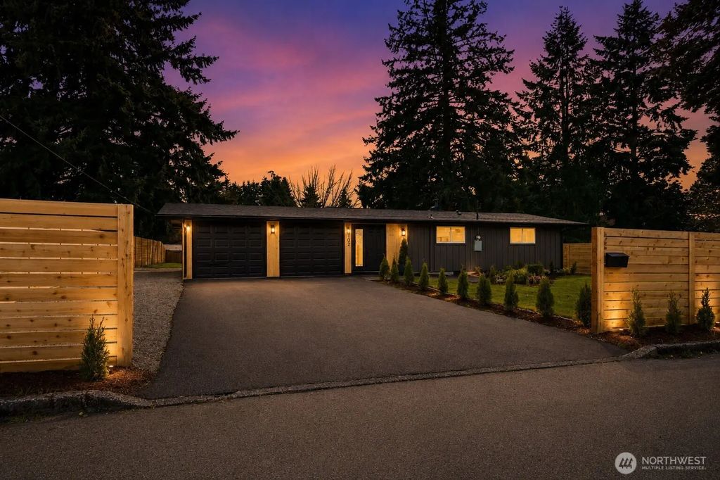 8102 Oakridge Drive Sw, Lakewood