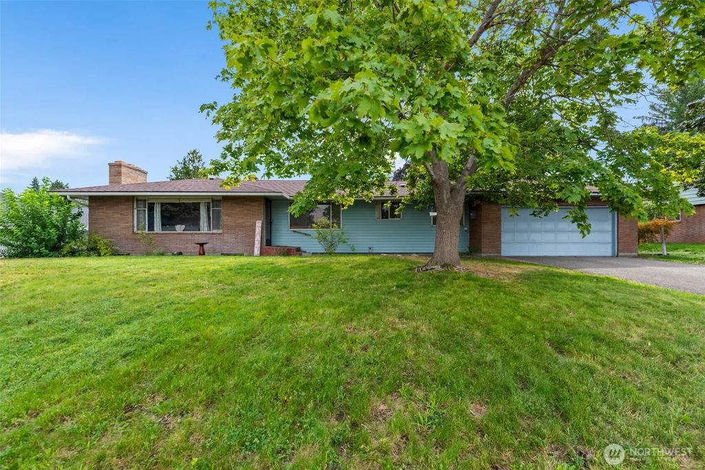 1605 N Ashland Avenue, East Wenatchee