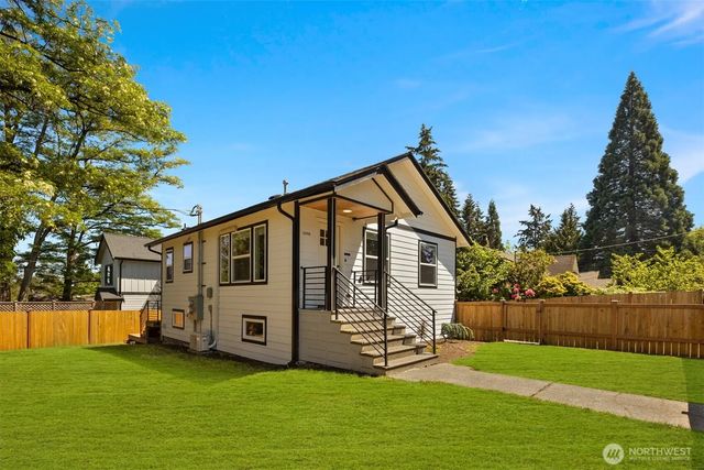 11558 Fremont Avenue, Seattle
