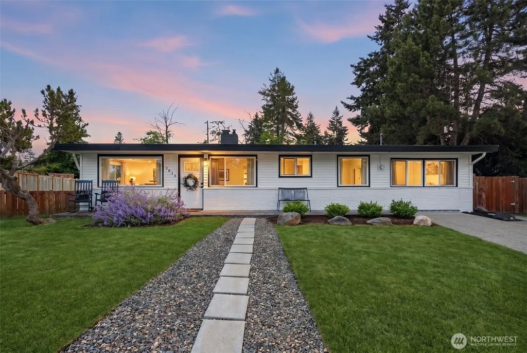 1615 N 165th Place, Shoreline