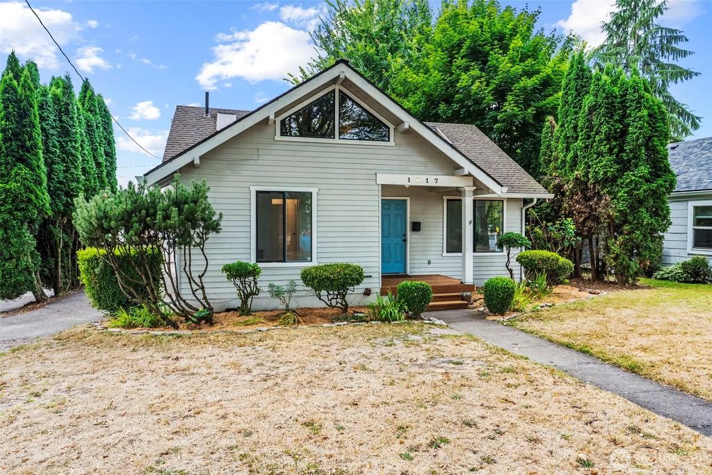 1817 Nichols Boulevard, Longview