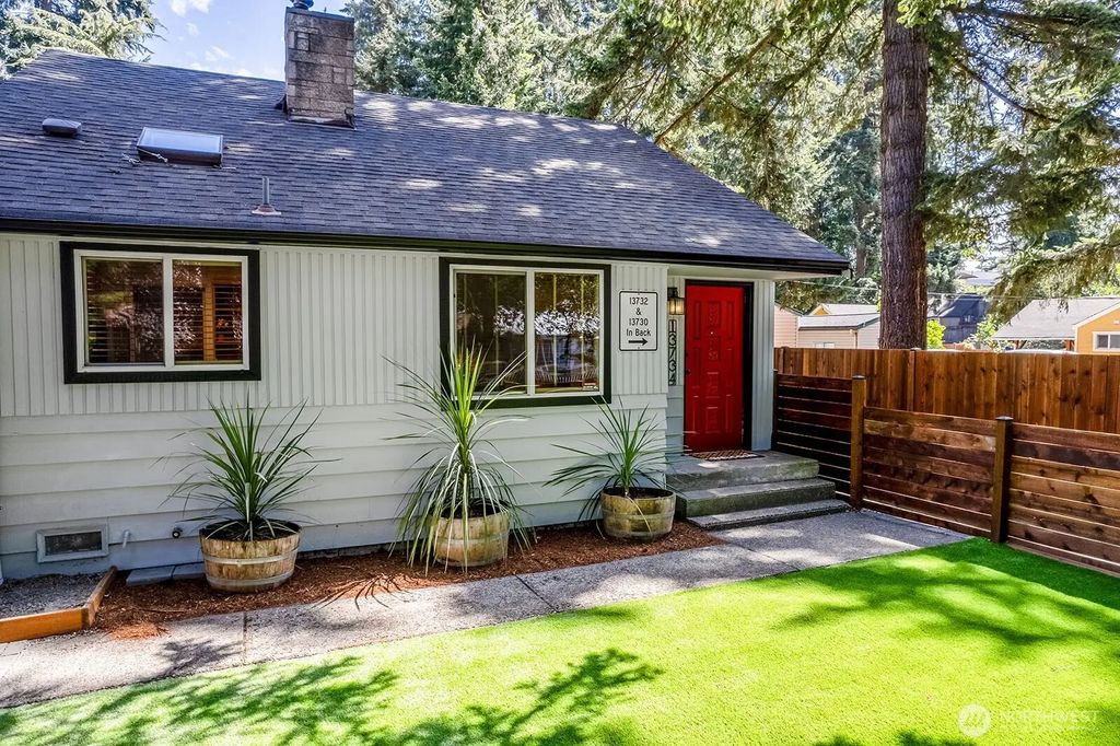 13734 Stone Avenue N, Seattle
