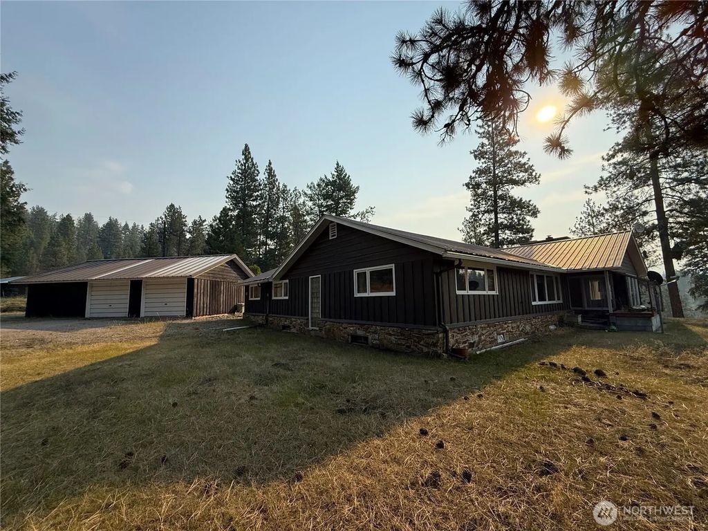 245 Klondike Road, Republic