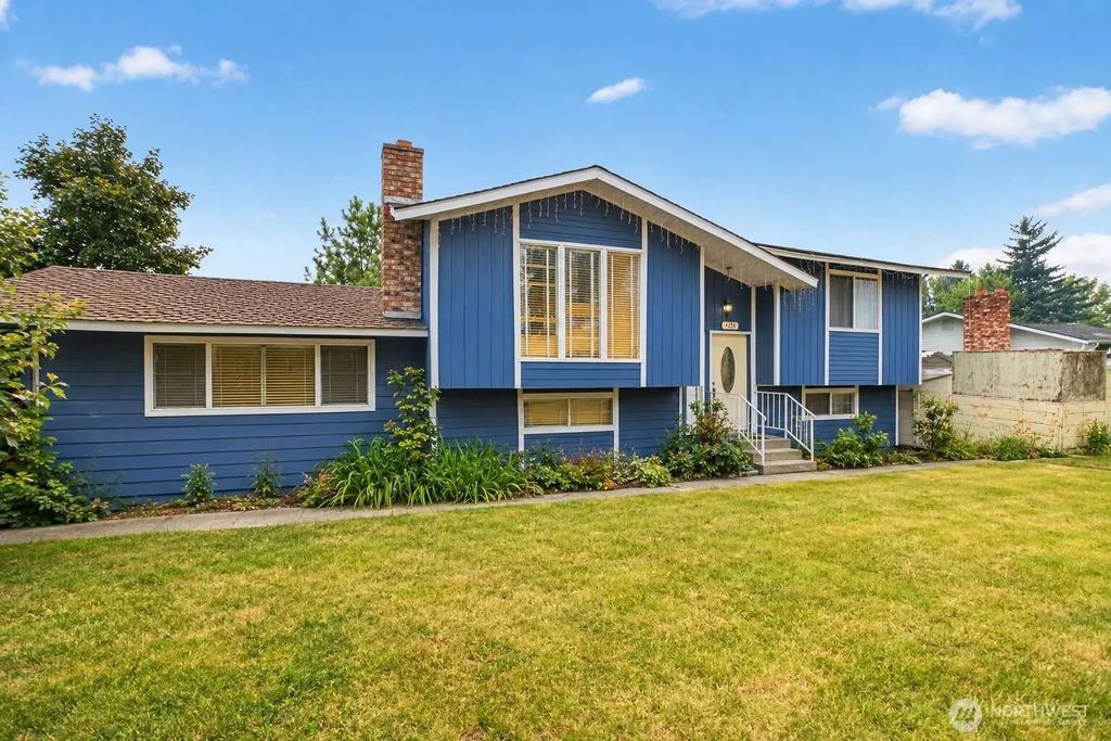 728 11th Street Ne, East Wenatchee