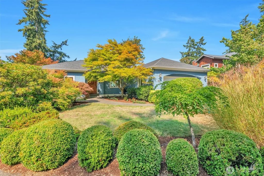302 Noblecliff Place, Langley