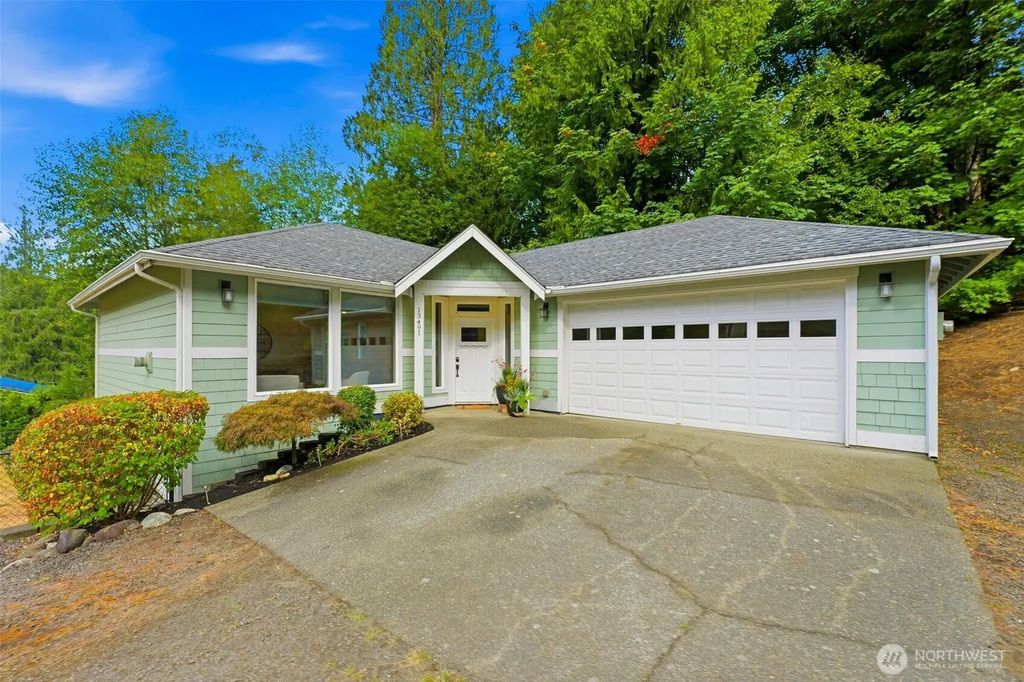 13491 Peekaboo Avenue Nw, Poulsbo