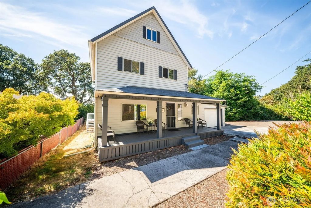 285 N 2nd Street, Kalama