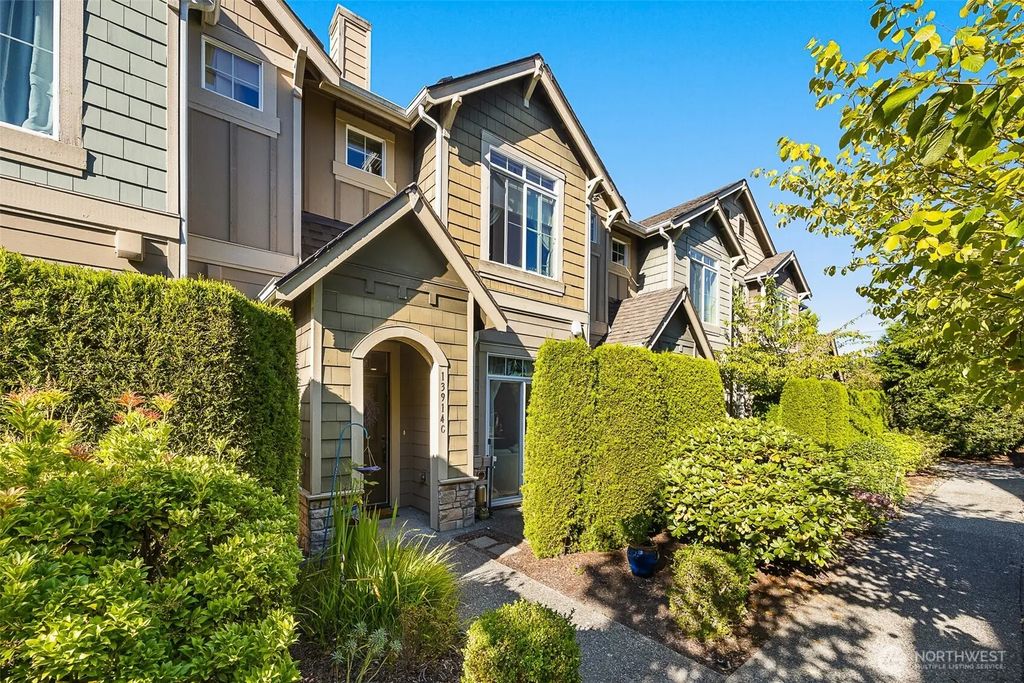 13914 North Pointe Circle C, Mill Creek