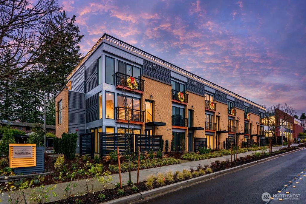 165 100th Avenue Ne 165, Bellevue