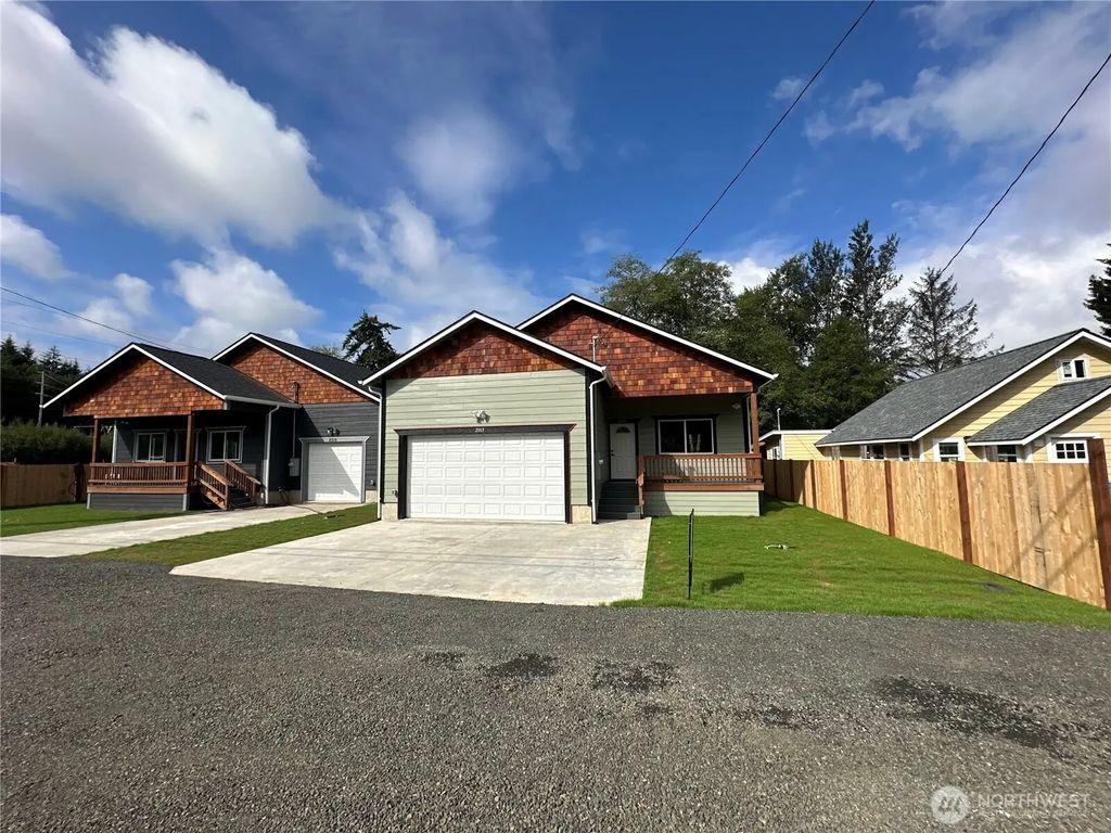 2013 Harding Road, Aberdeen