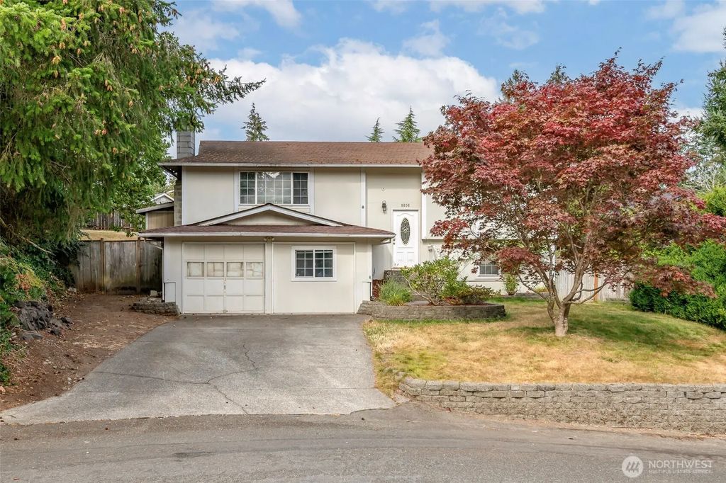 8858 81st Avenue Sw, Lakewood