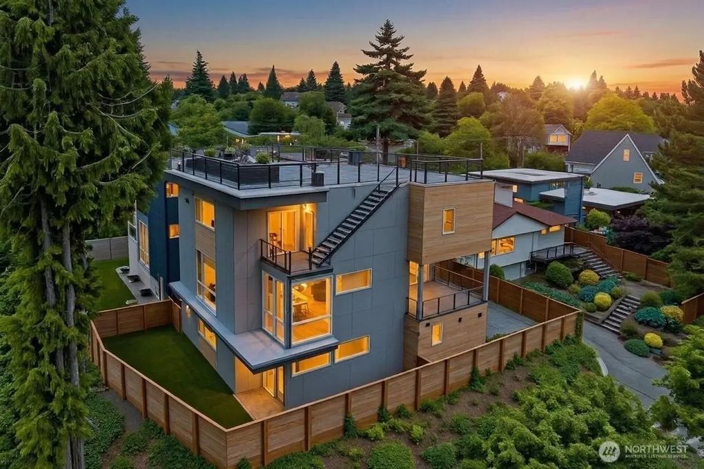 3319 W Elmore Street, Seattle