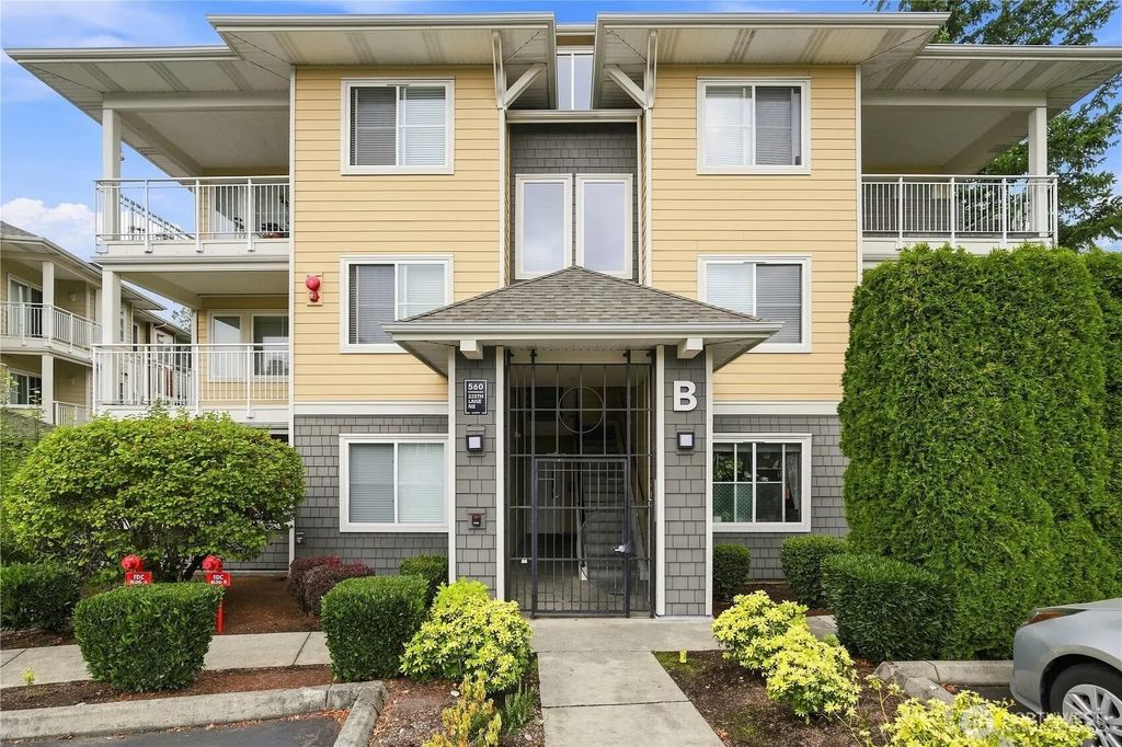 560 225th Lane Ne B101, Sammamish
