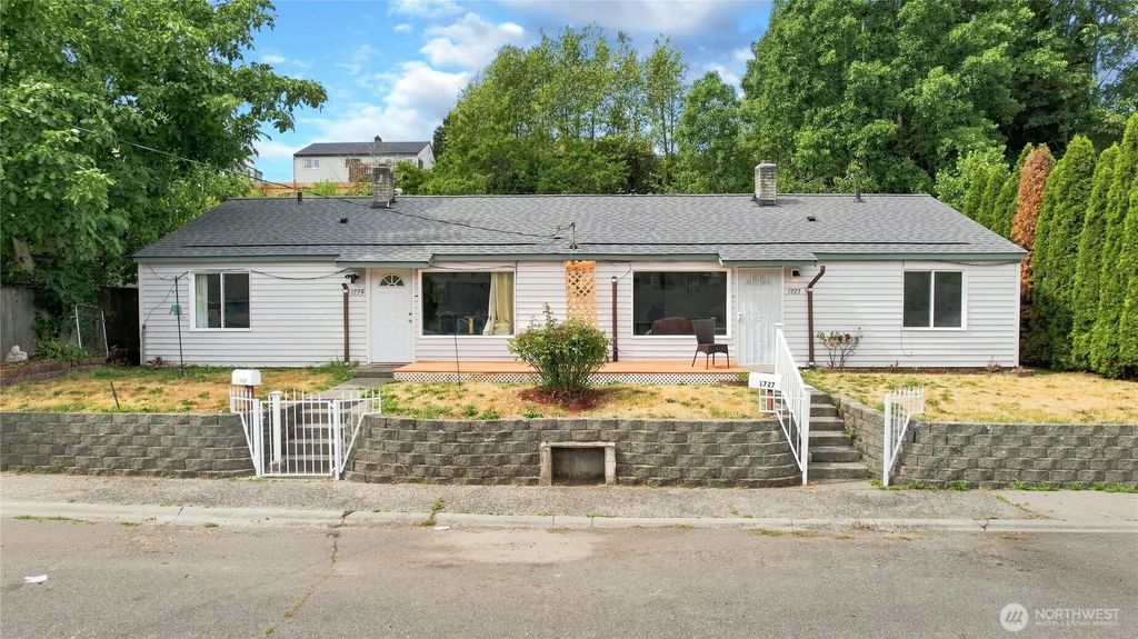 1725 1727 Bloomington Avenue, Bremerton