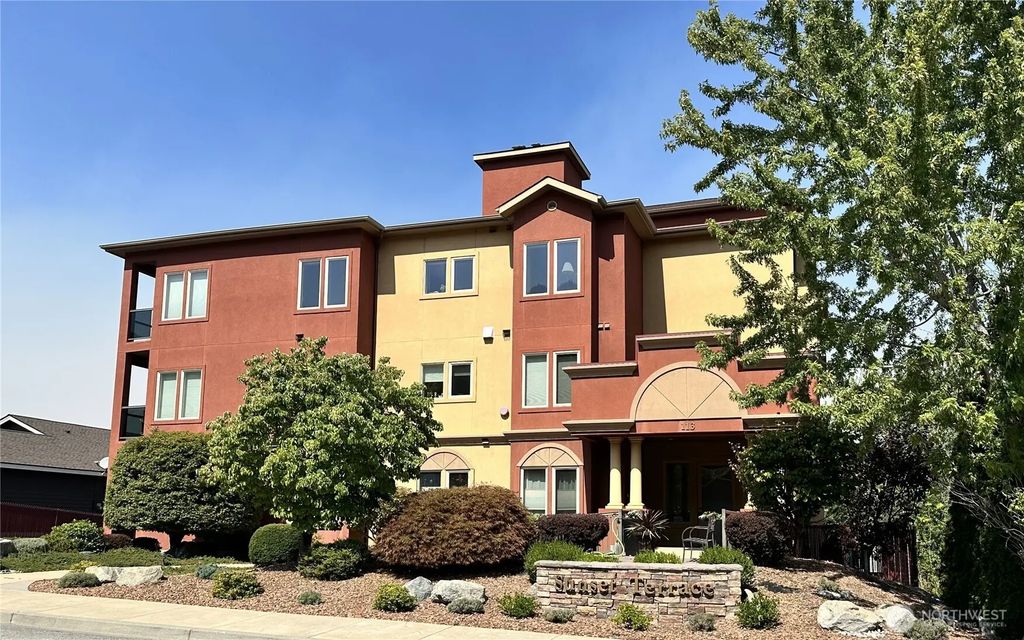 113 E Raymond Street 1b, Chelan