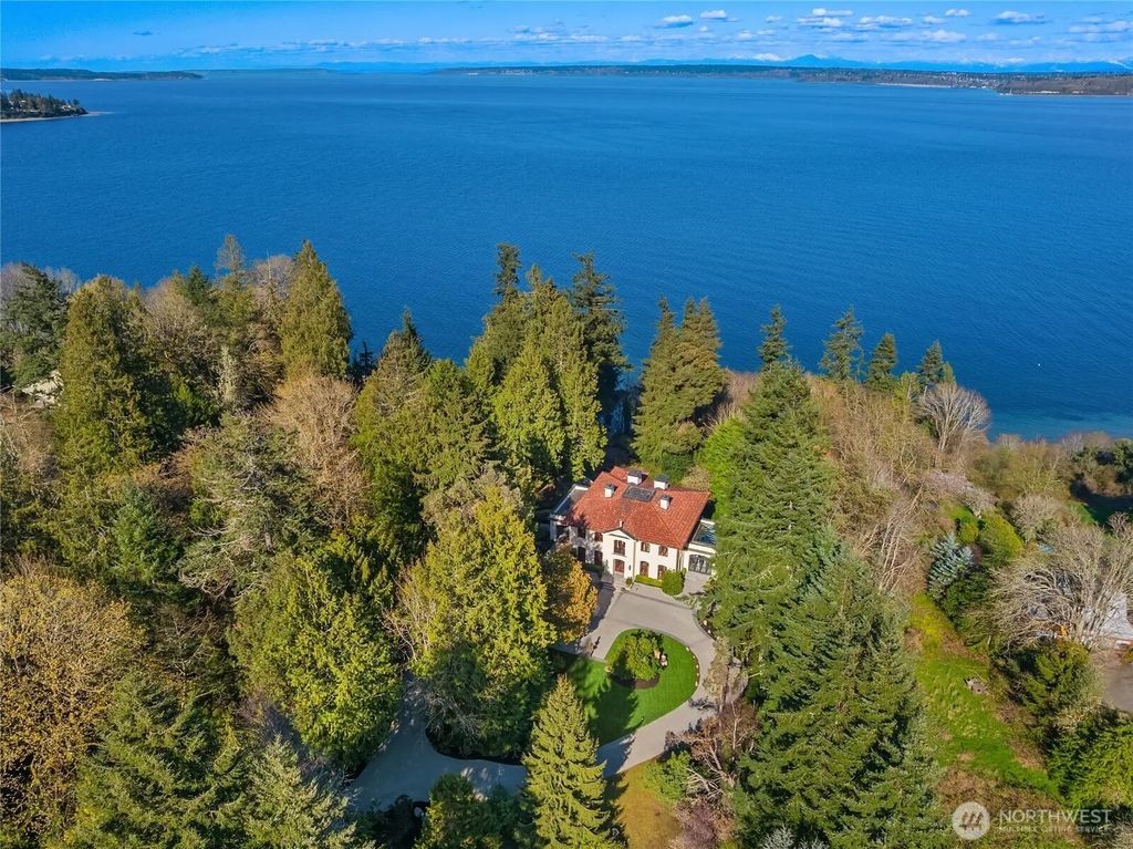 8010 Grand Avenue Ne, Bainbridge Island