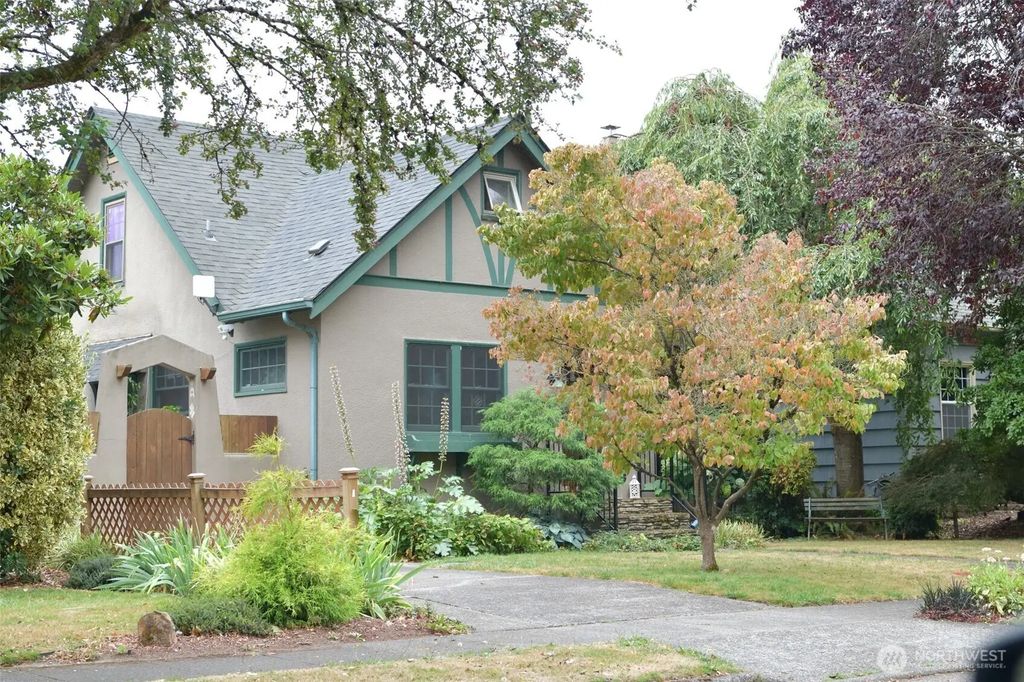 2733 Fir Street, Longview