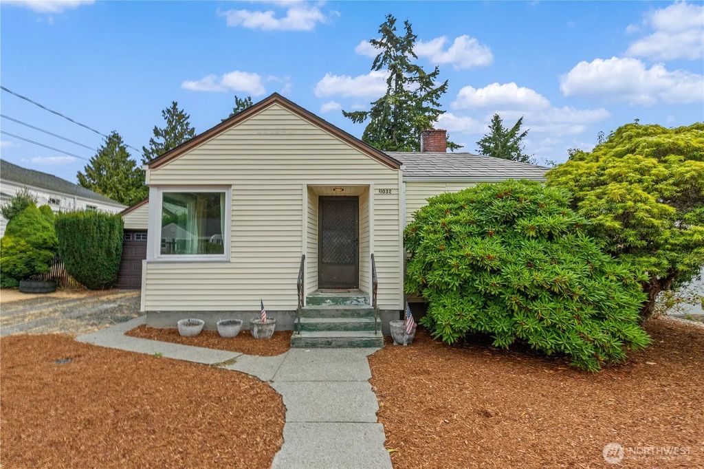 11032 Dayton Avenue N, Seattle