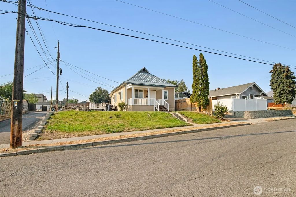 617 3rd Street, Wenatchee