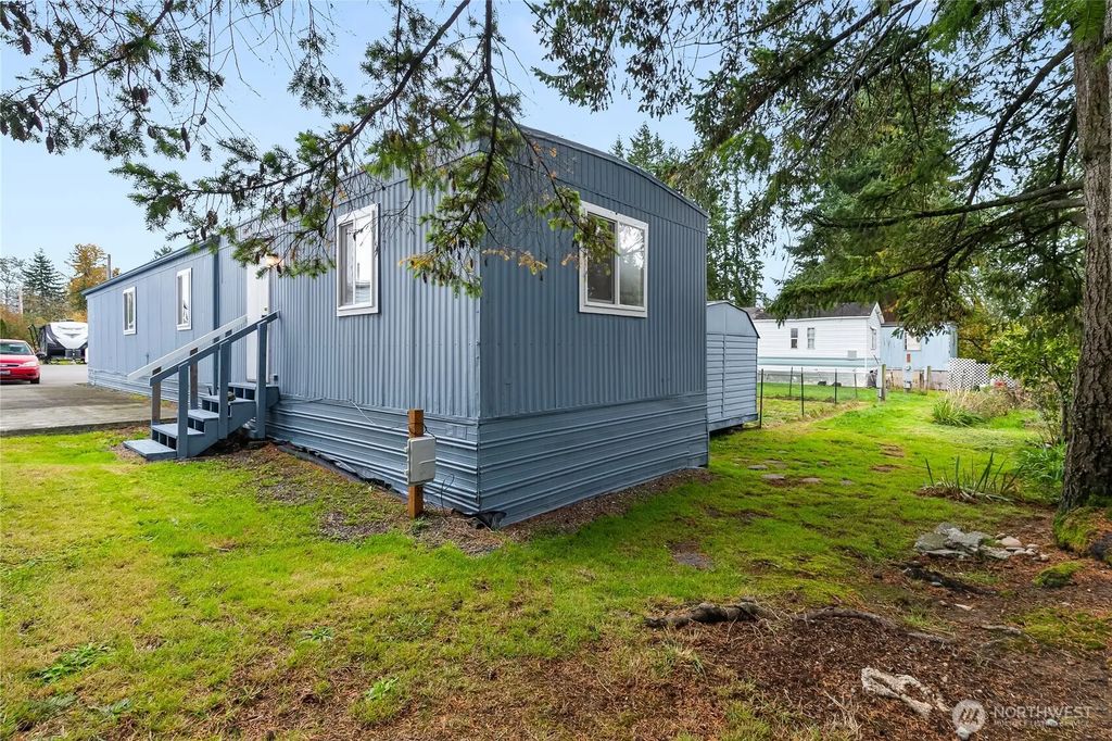 2240 Peace Portal Drive 5, Blaine