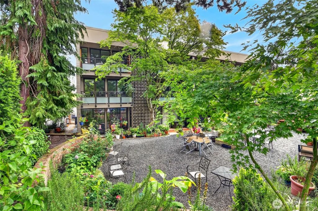 1616 41st Avenue E 305, Seattle