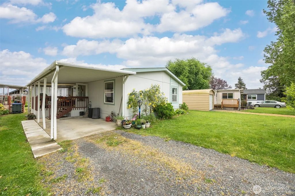 380 E Pole Road 6, Lynden