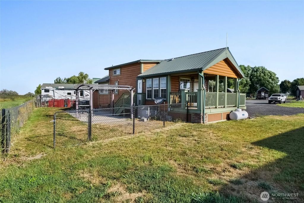 15561 State Hwy 262 354, Warden