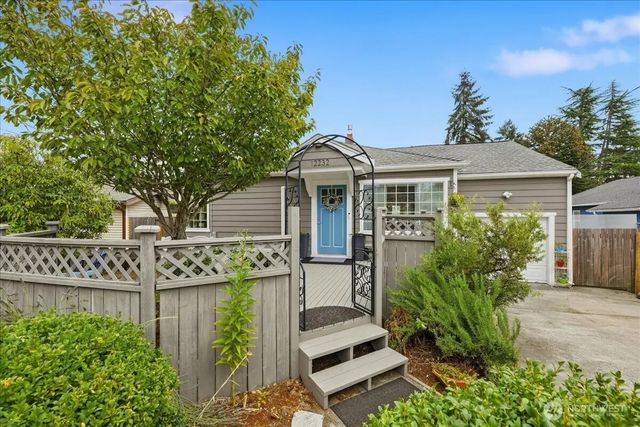 12232 Fremont Avenue N, Seattle
