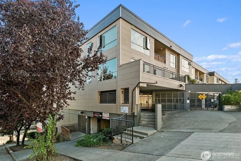 321 10th Avenue S 604, Seattle