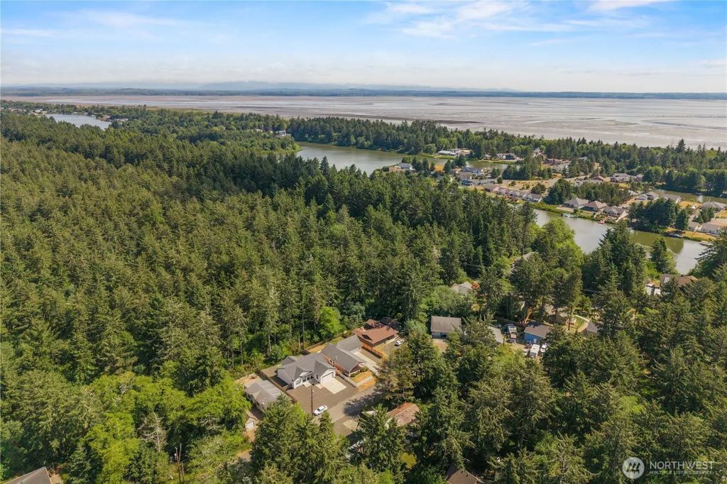 378 Eridani Loop Se, Ocean Shores