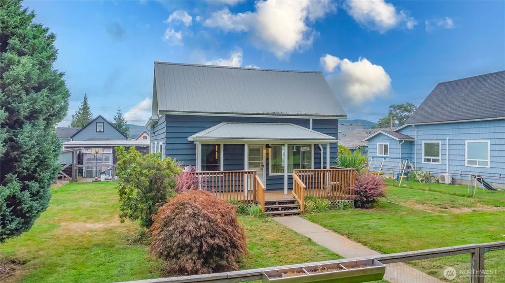 209 E Cowlitz Street, South Bend
