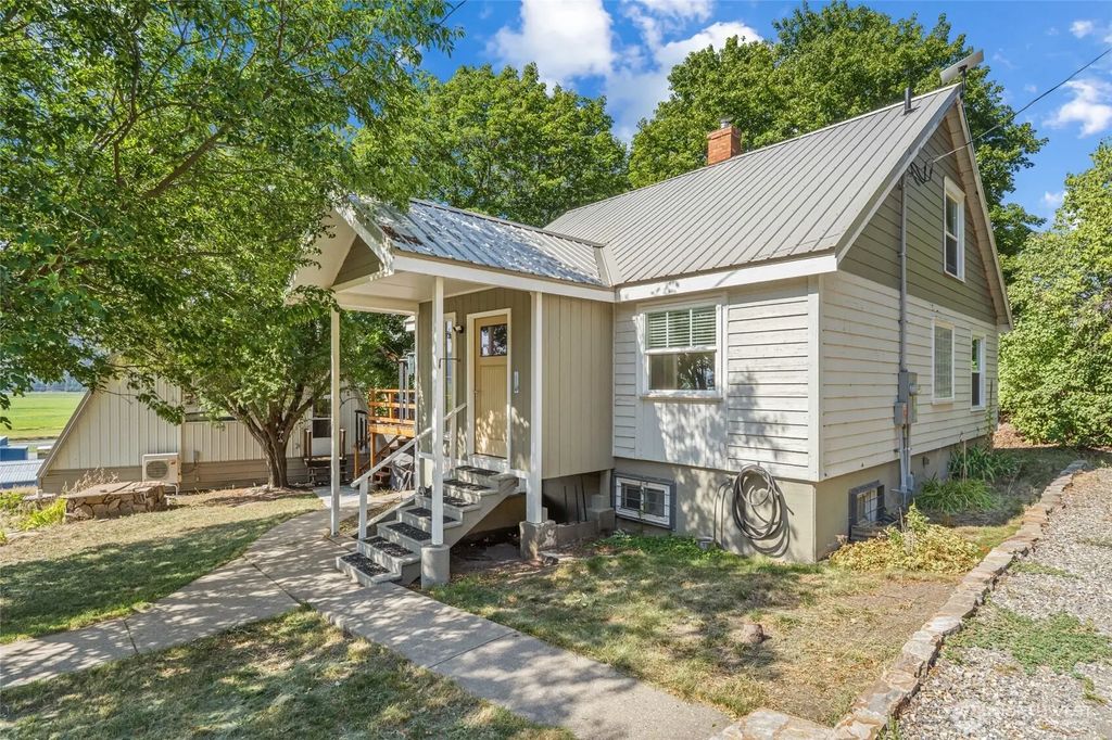 210 N Hwy 395, Colville