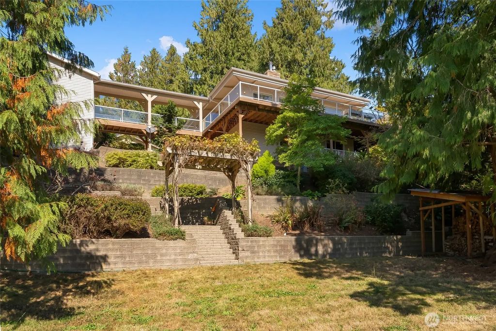 555 E Hemmi Road, Lynden