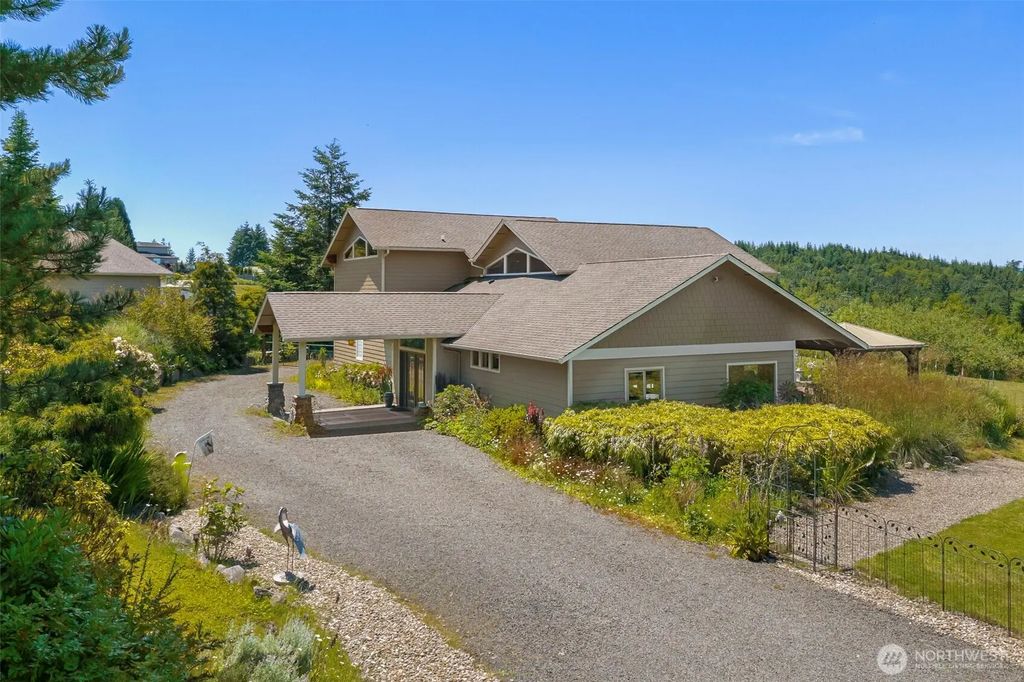 180 E Happy Hollow Lane, Belfair