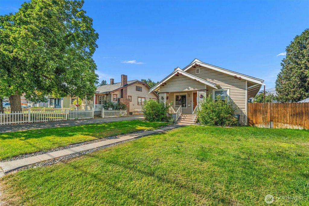 900 Okanogan Avenue, Wenatchee