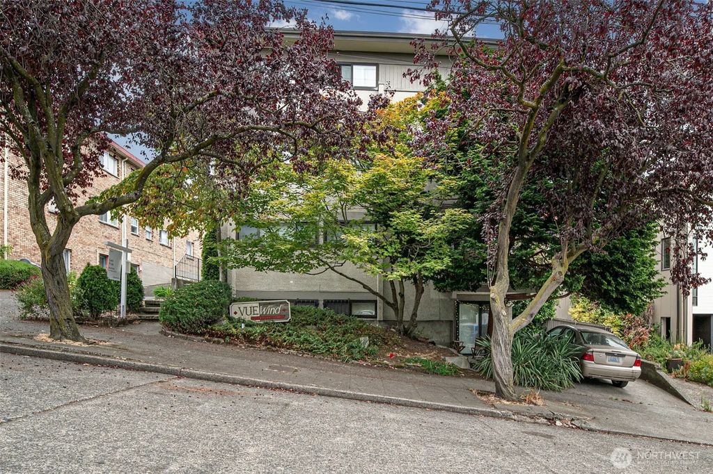914 6th Avenue N 201, Seattle