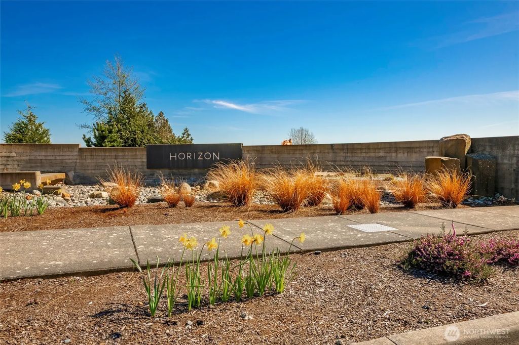 5463 Tolmiea Court, Blaine