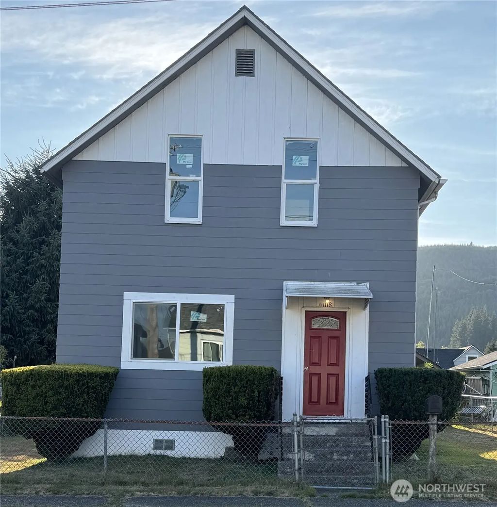 1118 Larch Street, Raymond