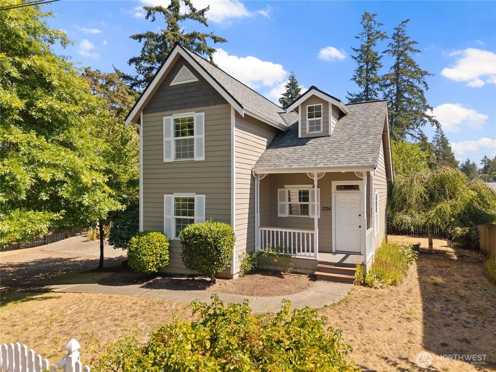 1334 Center Street, Shelton