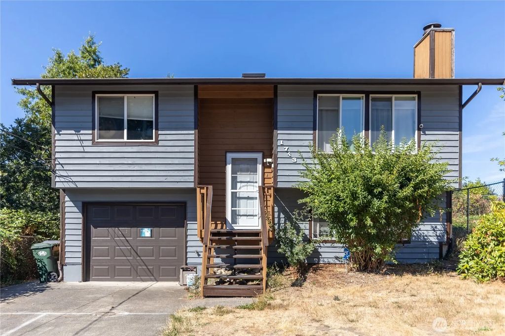 1743 Lafayette Street S, Parkland