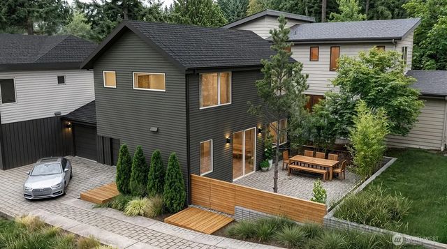 11732 38th Avenue Ne B, Seattle