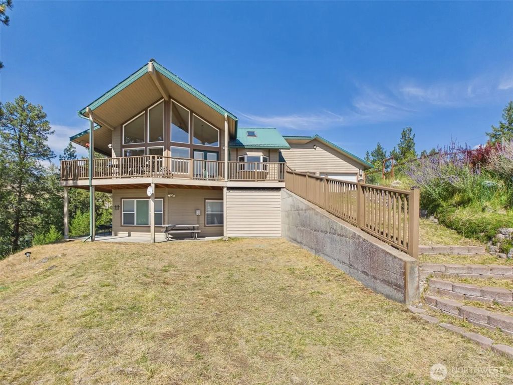14 Julian Bay Road, Republic