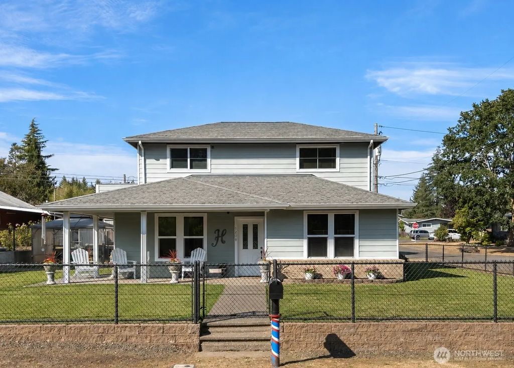 1204 W Birch Street, Shelton