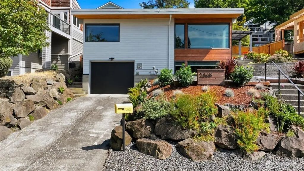 2568 13th Avenue W, Seattle