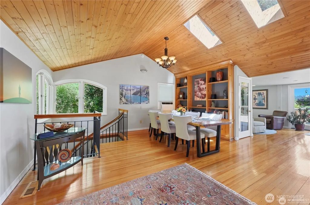 18002 25th Avenue Ne, Lake Forest Park