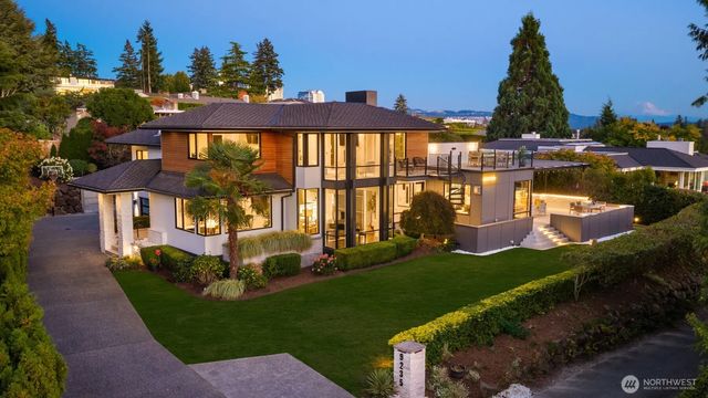 9235 Ne 14th Street, Clyde Hill