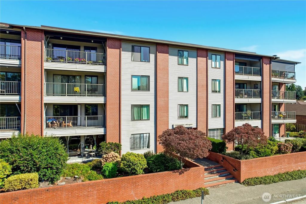 2858 32nd Avenue W 202, Seattle
