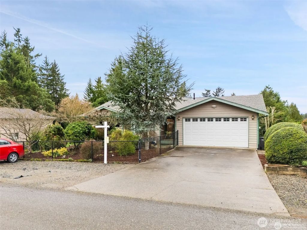 37399 Buck Rd N E, Hansville