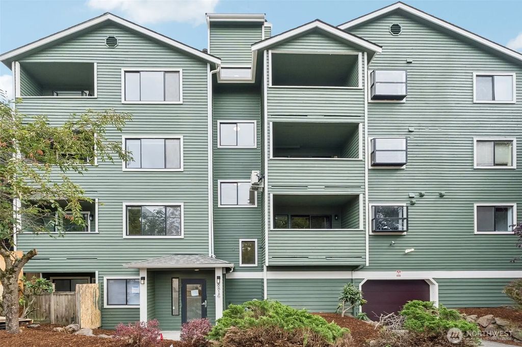 8816 Nesbit Avenue N 203, Seattle