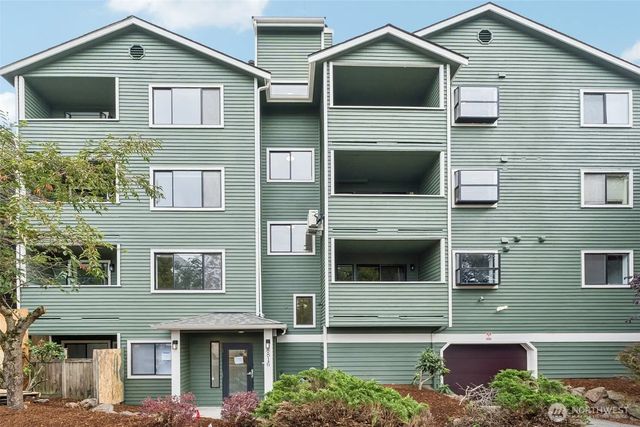 8816 Nesbit Avenue N 203, Seattle
